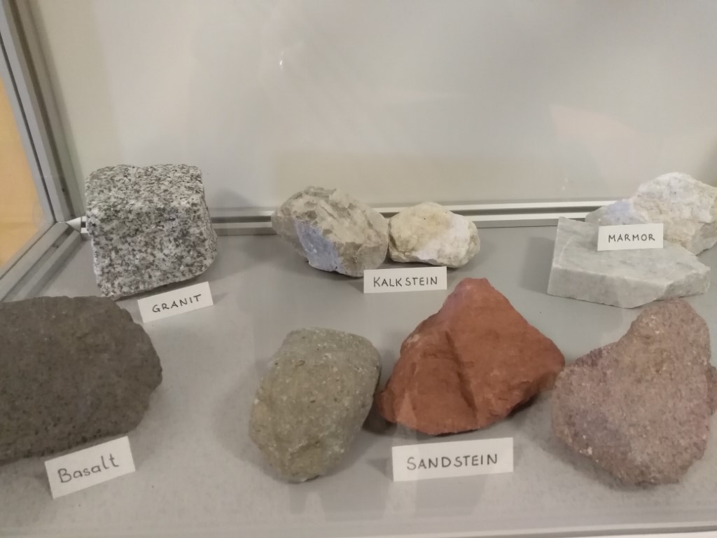 Gesteine Schaukasten1
